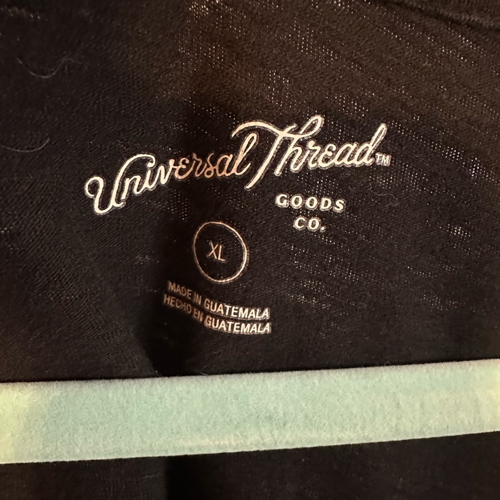 Universal Threads V-Neck Women's Top - Picture 2 of 3